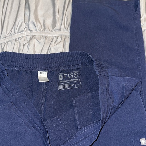 Frogs navy cargo scrub pants - Picture 2 of 3